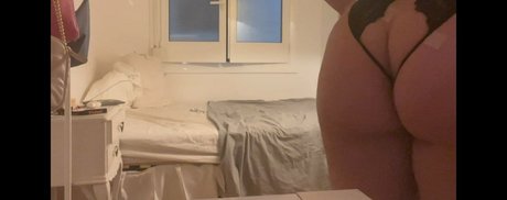 Vale ASMR naked actress gallery