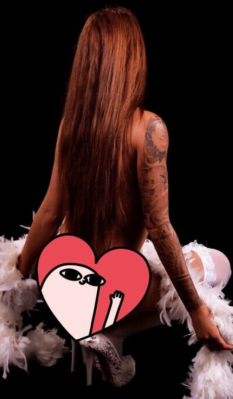 Flora Tabi model art photos