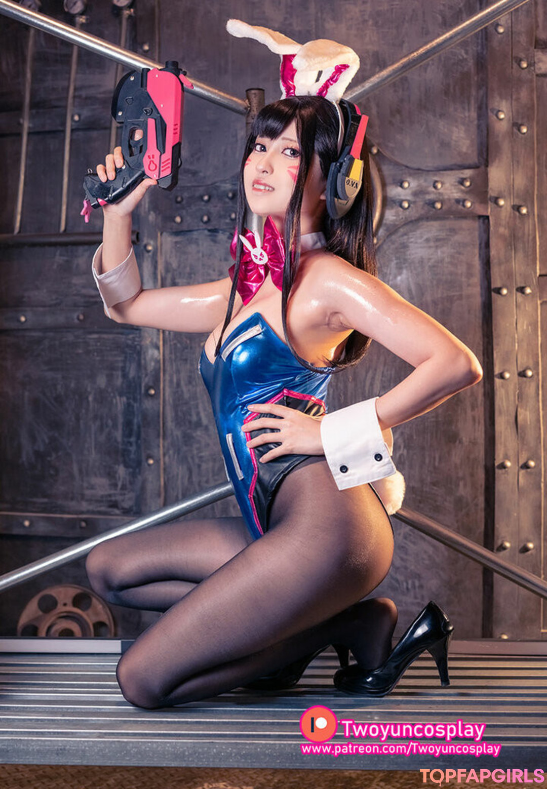 Twoyun pornstar nude image