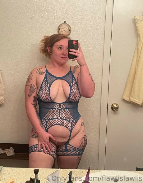Flawlislawlis model nude pics