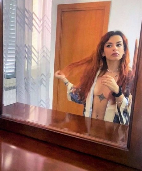 marika93xx model adult picture