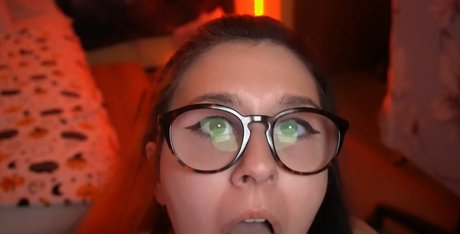 Emilyuwo model exclusive image