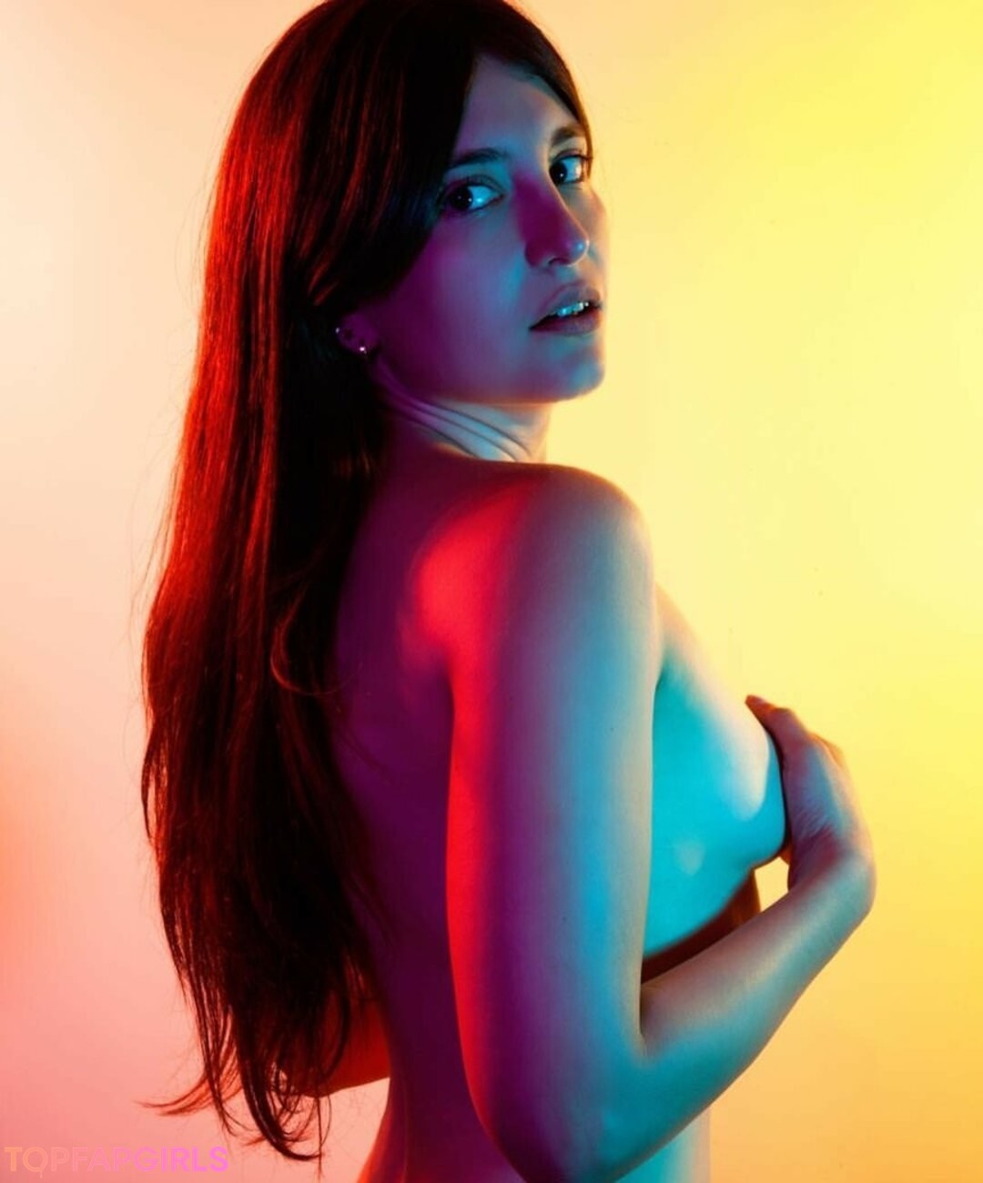 Allison Raskin nude actress pictures