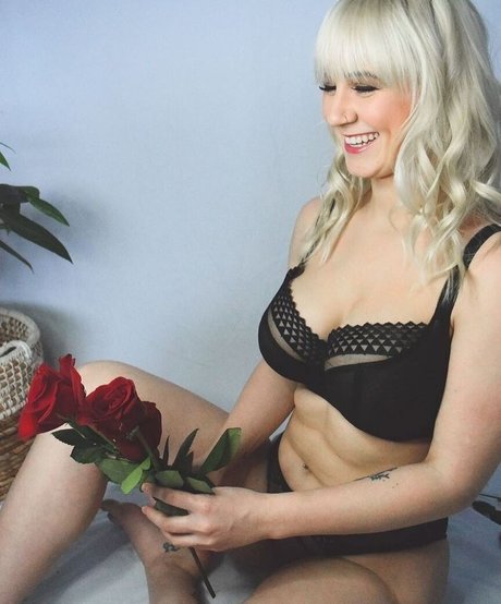 Saterra nudes model images