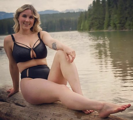 girl next door onlyfans pretty pic