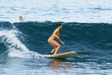 Chloe East star best pic