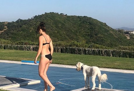 Chloe East star perfect photo