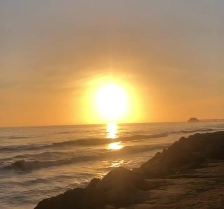 Chloe East exclusive model pic