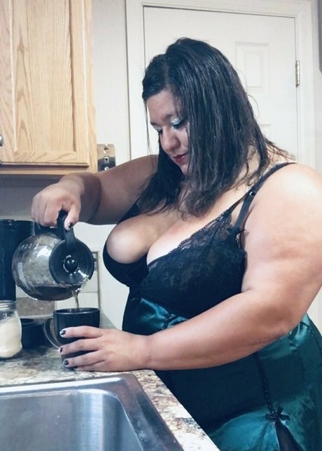 brunette petite onlyfans adult pictures