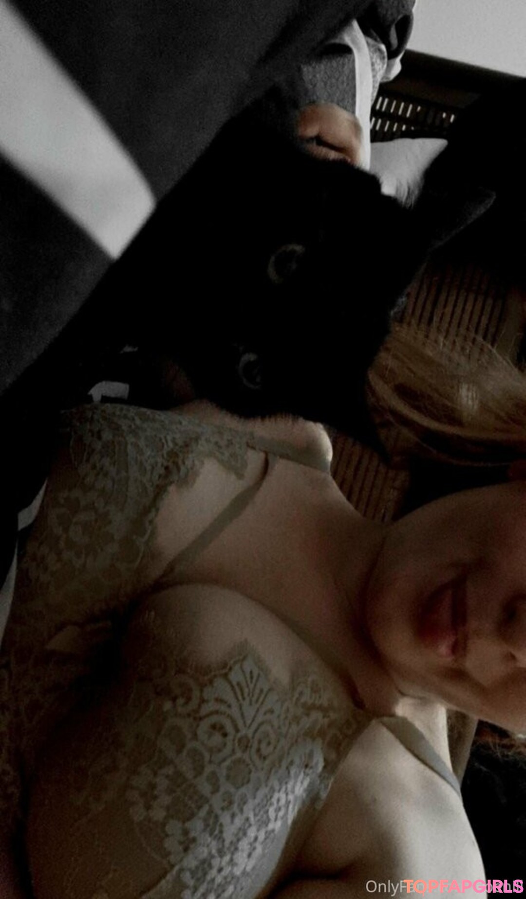 doenill free actress img