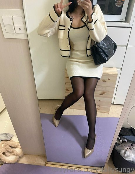 dailysungy erotic star archive