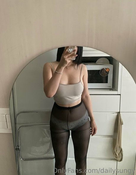 dailysungy erotic pornstar pic