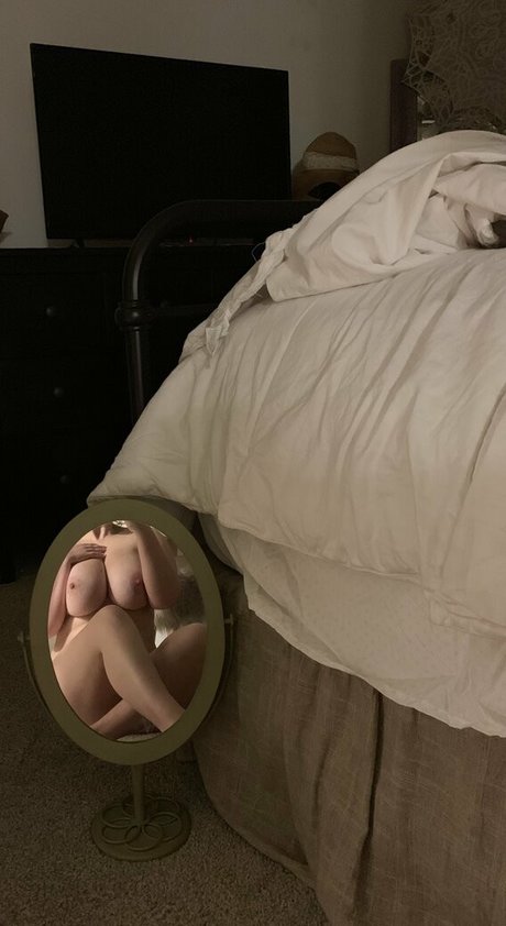 selenaray model free photos