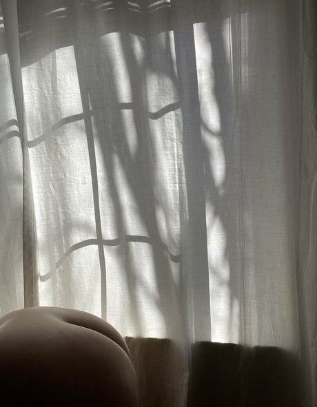 selenaray nudes actress archive