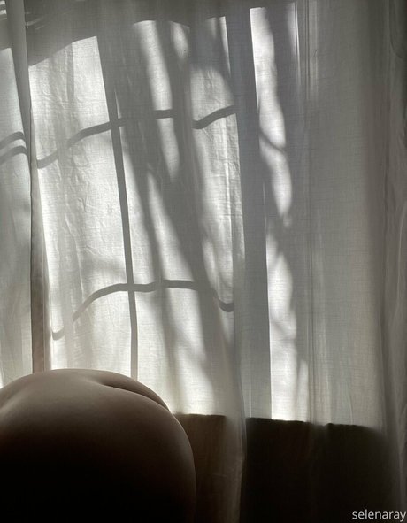 selenaray profile image