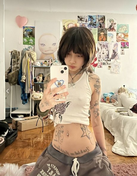 sl33zyskiz pretty pornstar image