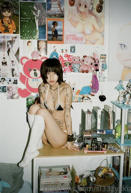 sl33zyskiz nude actress pic