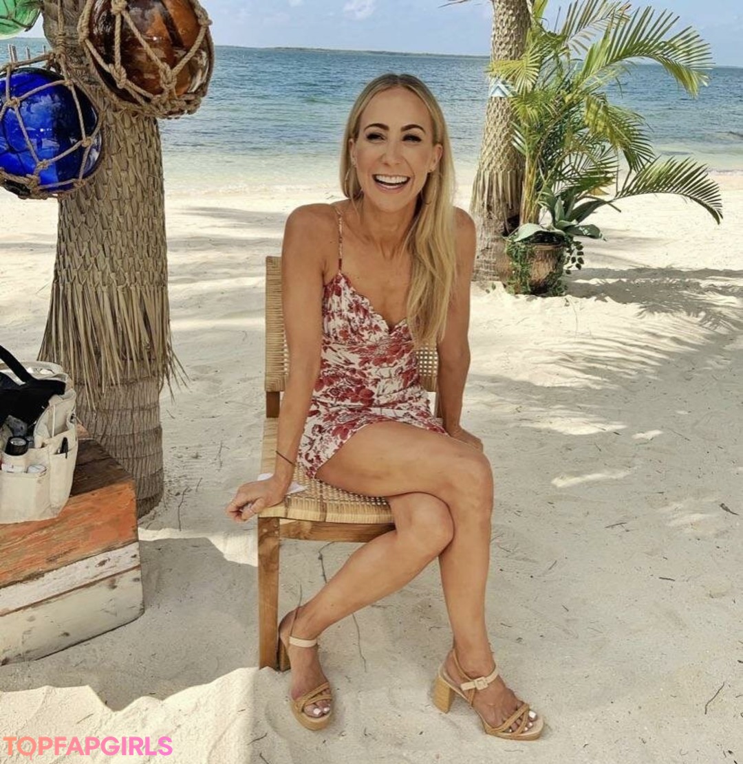 Nikki Glaser model best pic