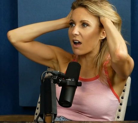 Nikki Glaser top model pic