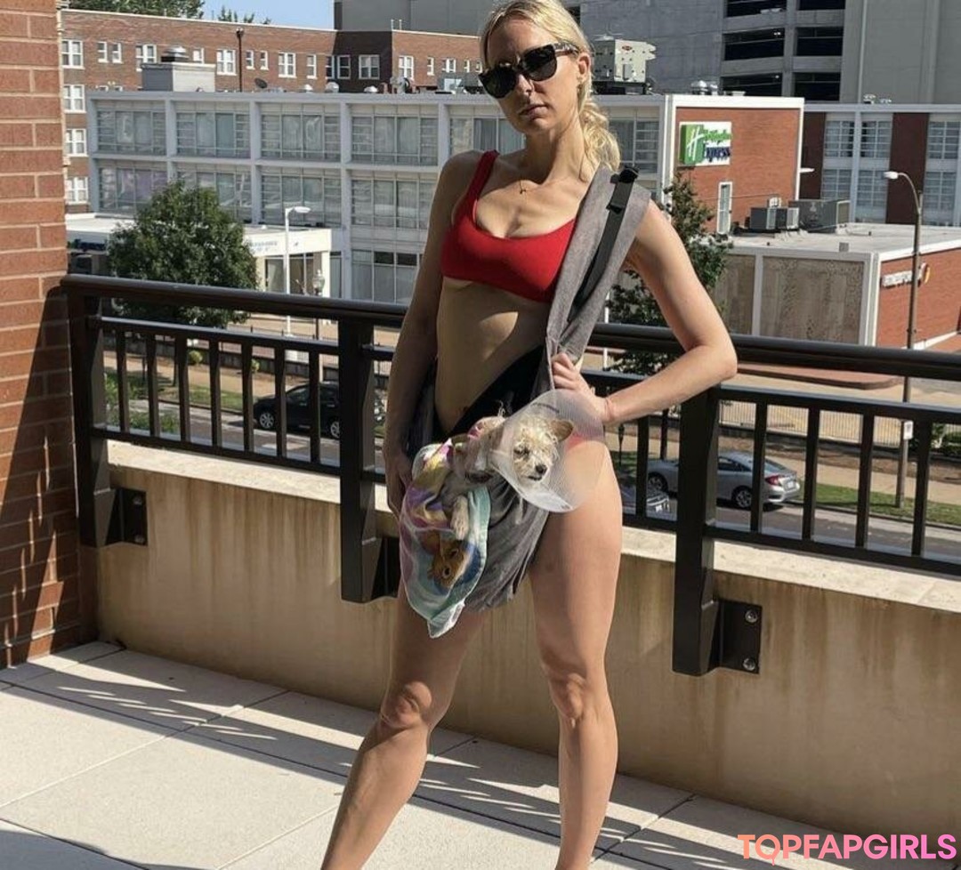 Nikki Glaser star pretty image