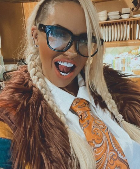 Jodie Marsh art star pic