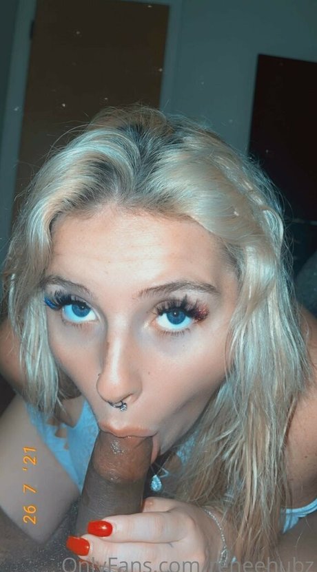 reneehubz star free img