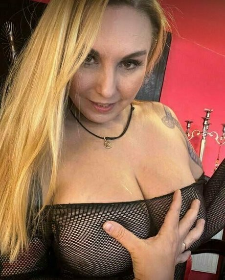 conni55 xxx star image