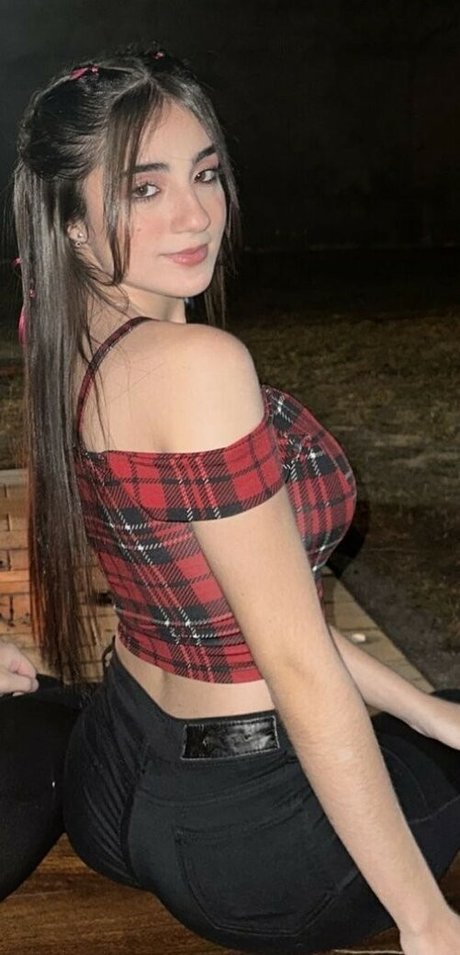 Giholiveiira__ model nude pic