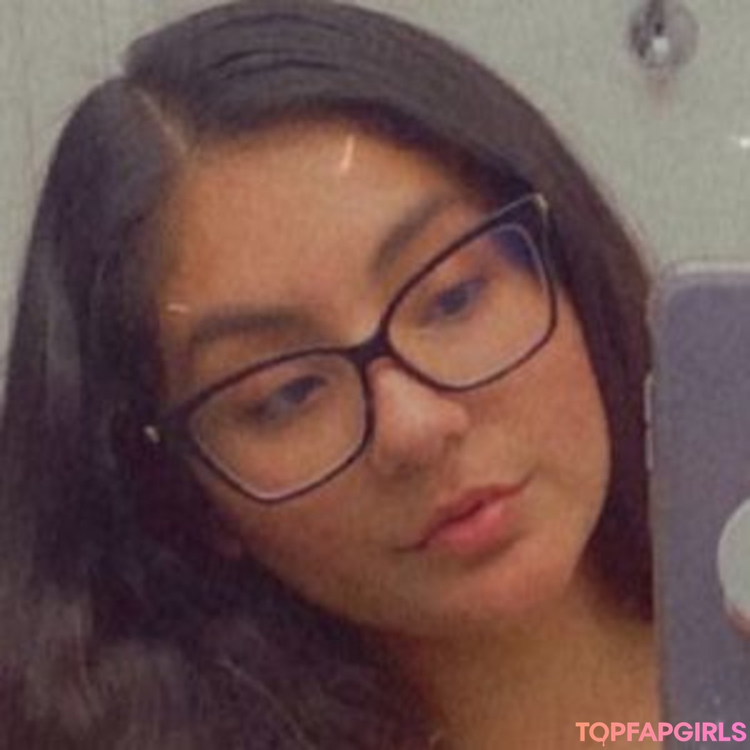 chanelxx21 model top image