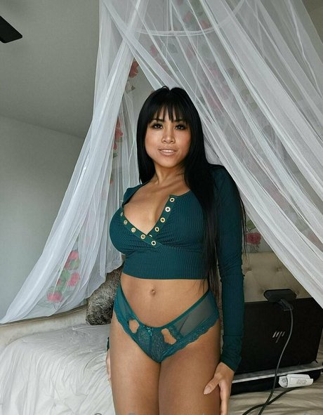 skinny brunette onlyfans erotic images