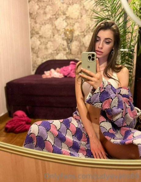 judyevans69 naked pornstar pictures