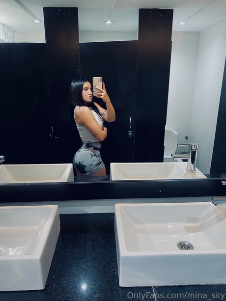 Mina Sky model hd pic