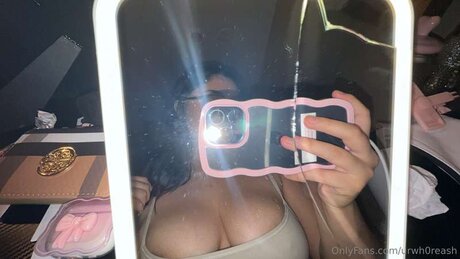 Urwh0reash profile image