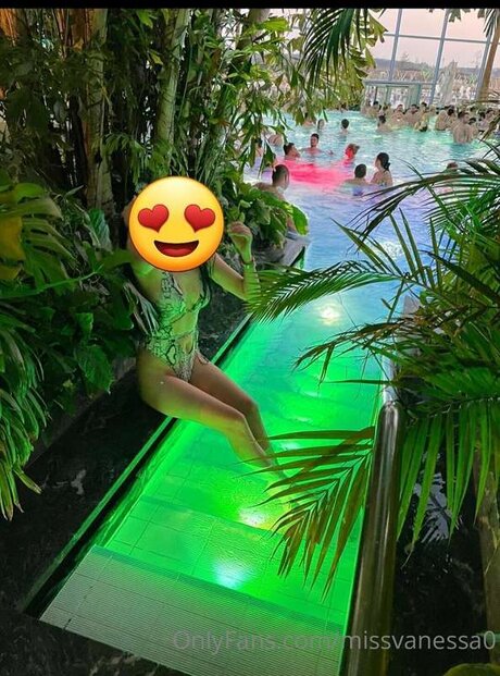 Missvanessa0 porn model gallery