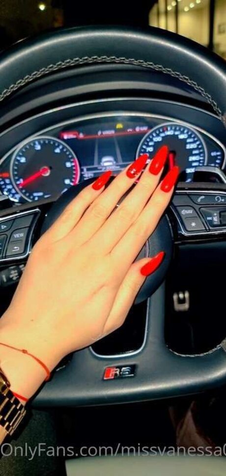 Missvanessa0 naked actress image