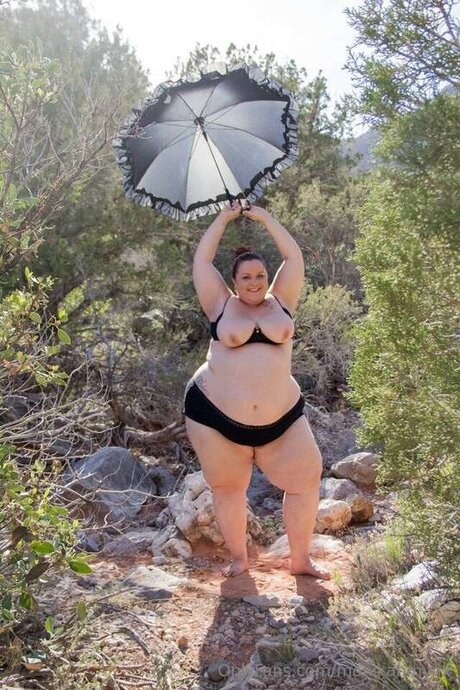 Monikamynx69 model adult pic