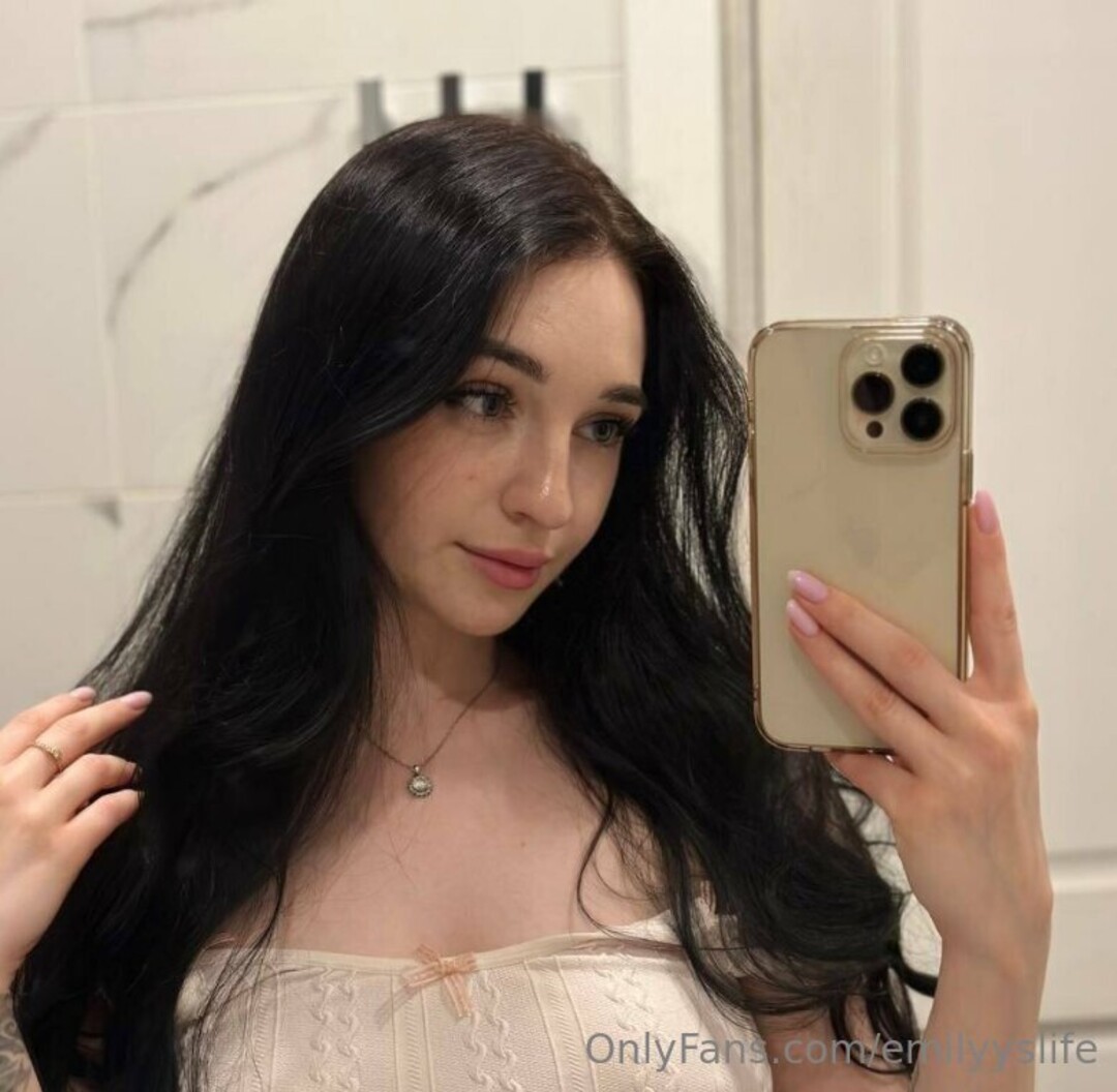 Emilyyslife porn actress photo
