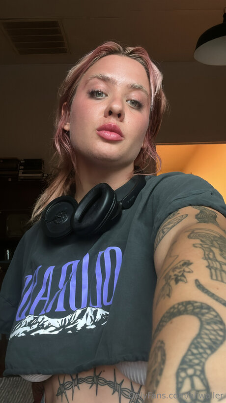 Aliwaller pornstar nude pics