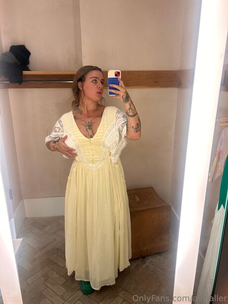 Aliwaller naked star archive