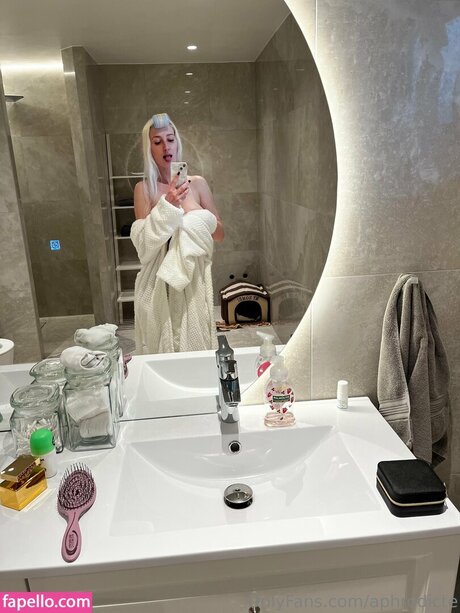 Aphrodicte erotic pornstar photo