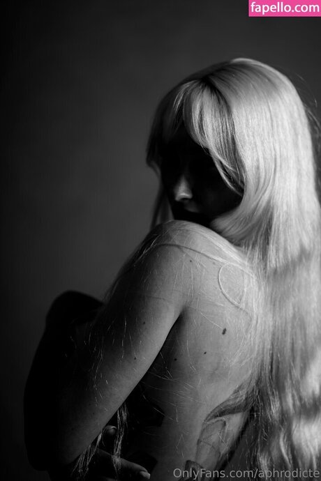 Aphrodicte xxx model pic