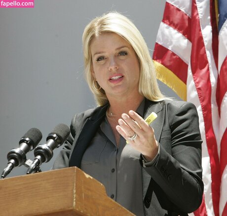 Pam Bondi hd model images