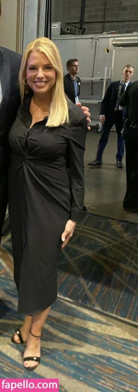 Pam Bondi star high quality pic