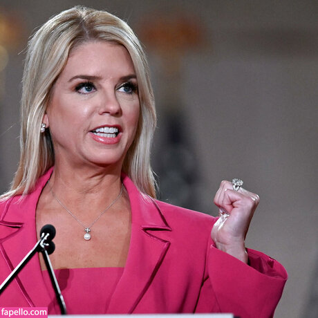 Pam Bondi star nice pics