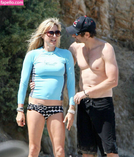 T a Leoni star pretty images