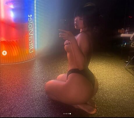 Oshin Sharma nice actress pics