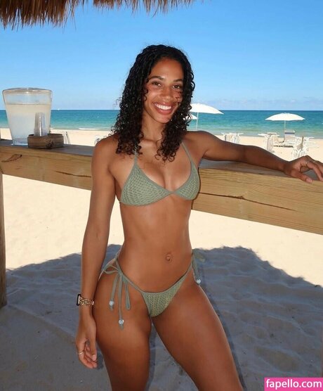 Savannah Pesante model erotic photos