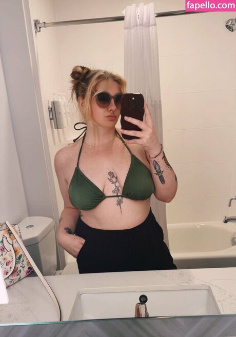 Kassmeinthepits nudes actress pictures