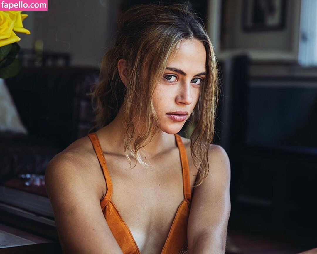 Charlotte Mckee perfect star photo