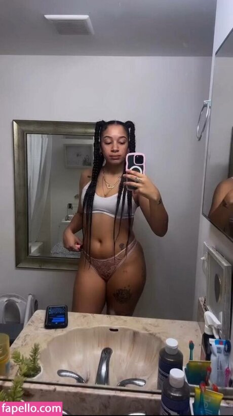 jolenciaga naked star pic